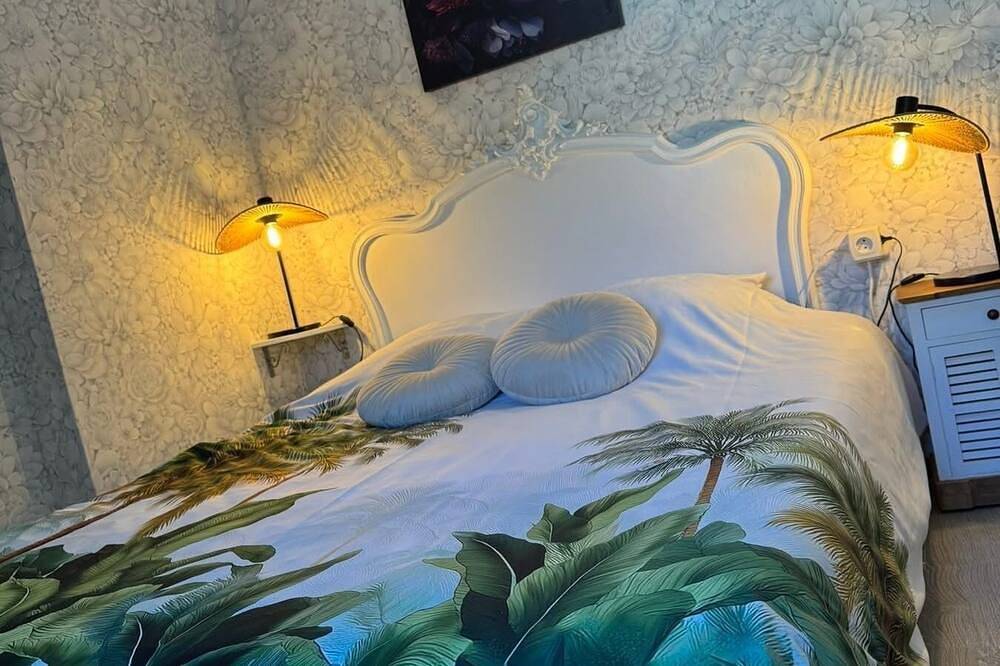 Entire apartment, Chinatown Dreams by Mimi in Dole, Jura