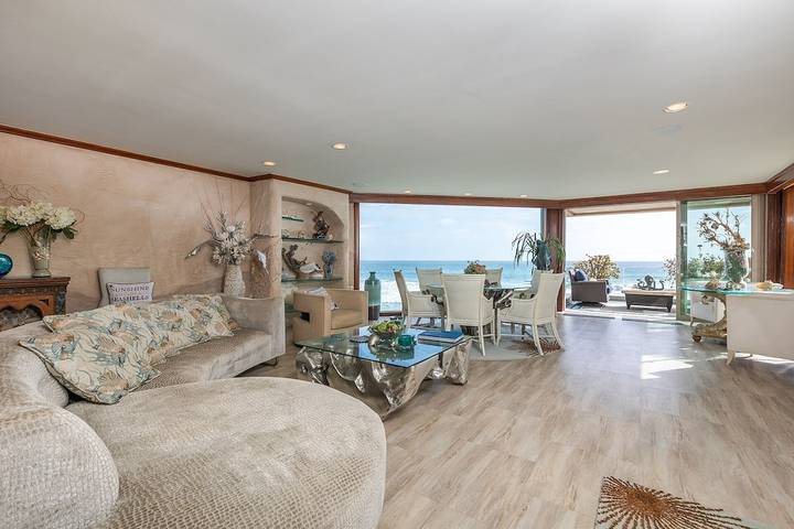 Vacation rental for 8 people, with hot tub and balcony, with pets in Oceanside