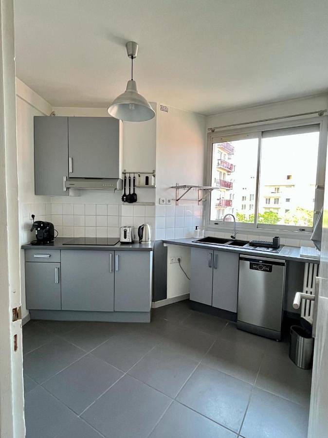 Appartement entier, 2P calme - climatisation - 70m du métro M4 Barbara - 4 pers maximum in Montrouge, Hauts-de-Seine