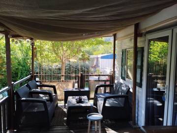 Gîte pour 6 personnes, avec jardin ainsi que terrasse et piscine à Méounes-lès-Montrieux