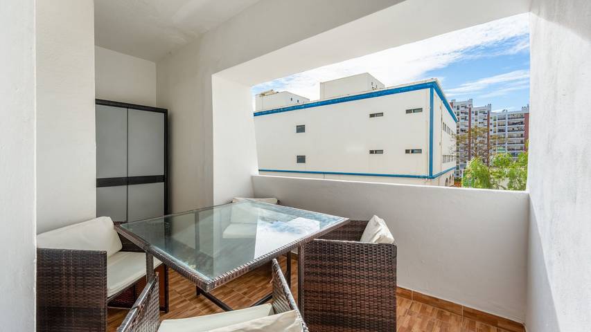 Ganze Wohnung, Ferienwohnung für 4 Personen mit Balkon in Praia da Rocha, Portimão