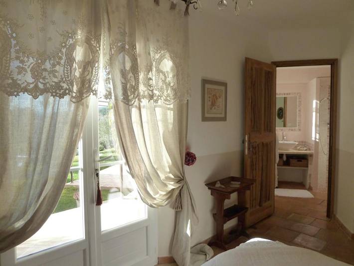 Chambre d’hôte pour 2 personnes, avec jardin ainsi que piscine et vue à Cotignac - 2