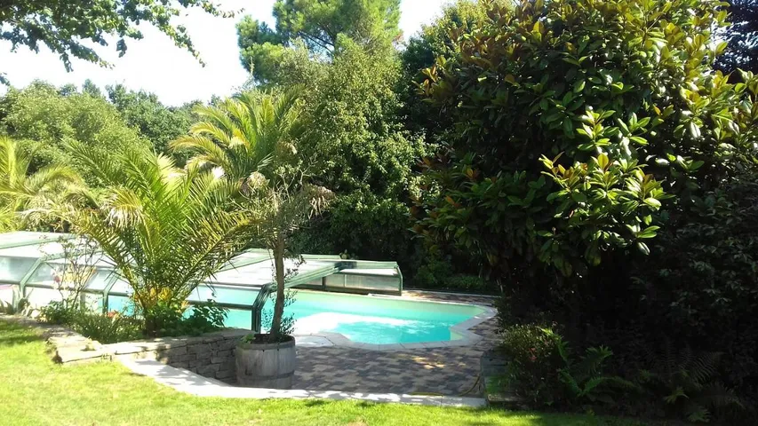 Alojamiento y desayuno para 2 personas, con terraza además de piscina y jardín - 1