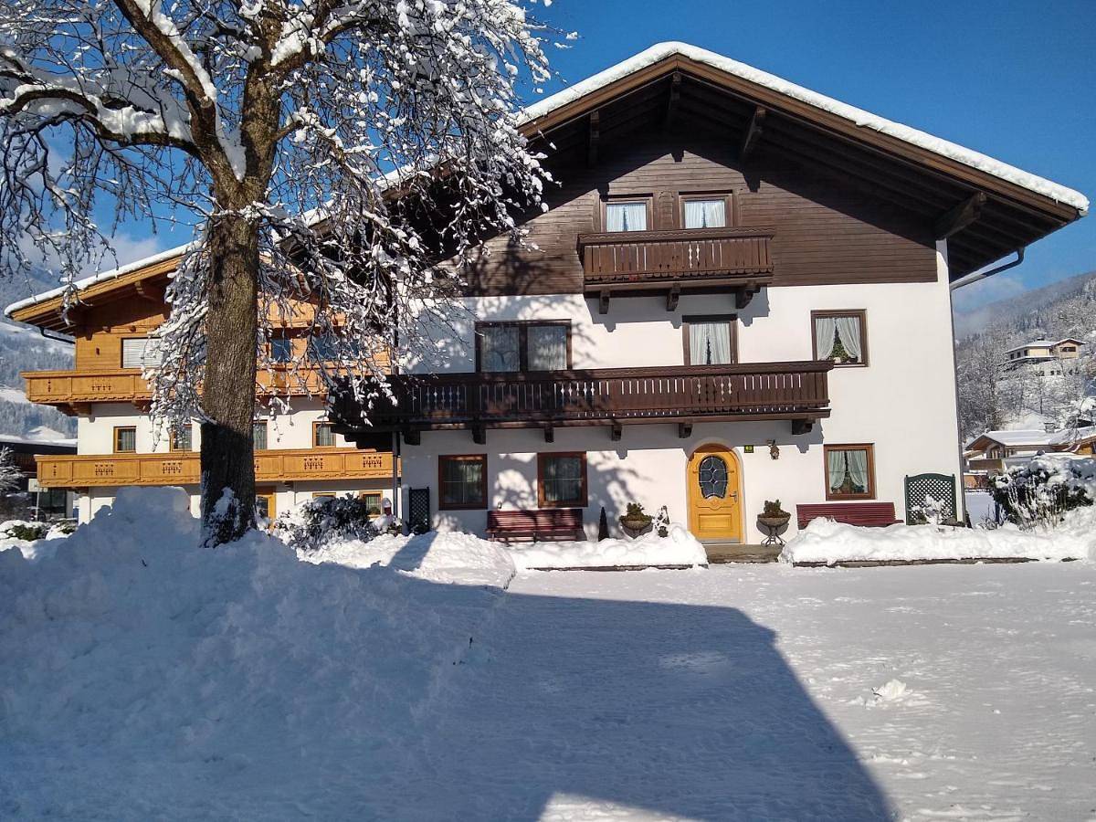 Geheel appartement, Small Double Room with Balcony in Mayrhofen, Zillertaler Alpen