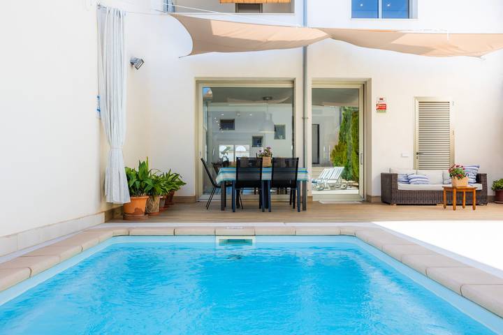 Villa 'Mallorquins' mit privatem Pool, WLAN und Klimaanlage in Muro, Mallorca Norden