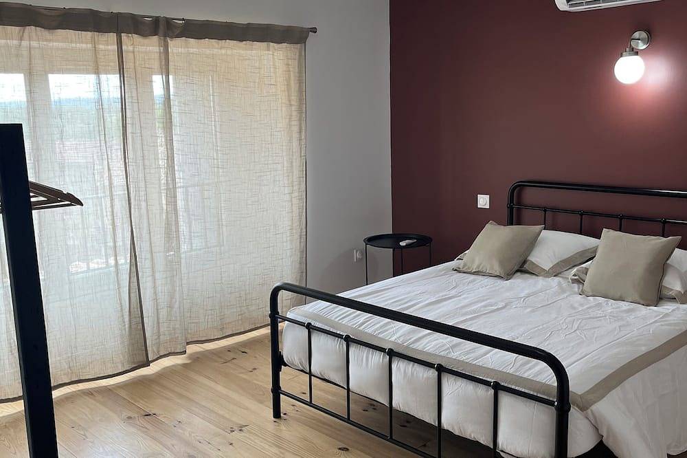 Appartement entier, Appartement neuf avec une déco soignée idéalement situé pour découvrir l’Ardèche in Saint-Didier-sous-Aubenas, Ardèche