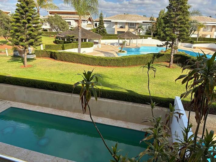 Villa pour 8 personnes, avec vue et jardin ainsi que piscine et balcon