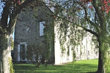Gîte pour 10 personnes, avec jacuzzi et jardin à Blay