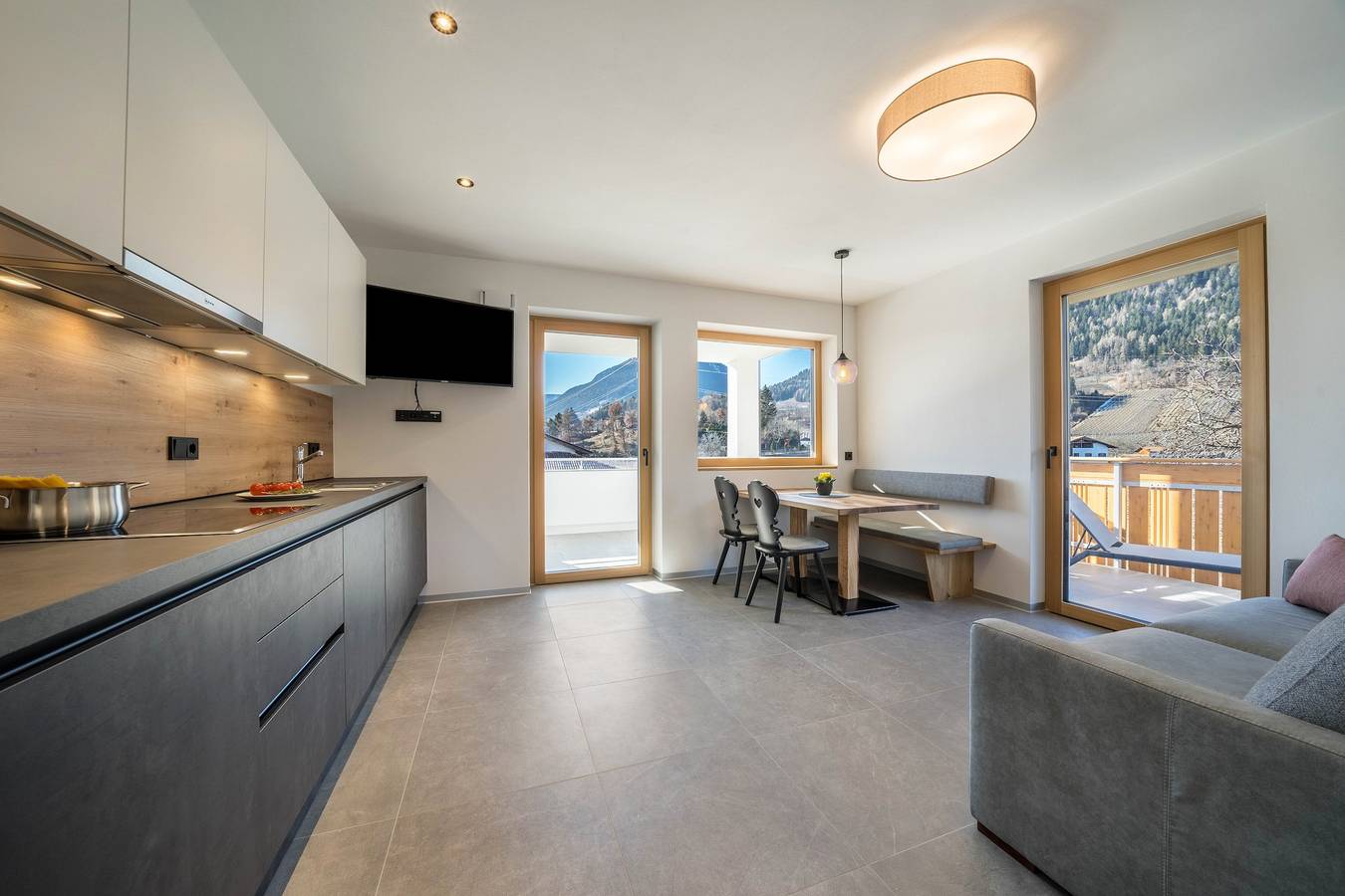Ganze Wohnung, Ferienwohnung "Sunnig - Sonnenlicht" mit Bergblick, Balkon & Wlan in Lana, Nonsberggruppe