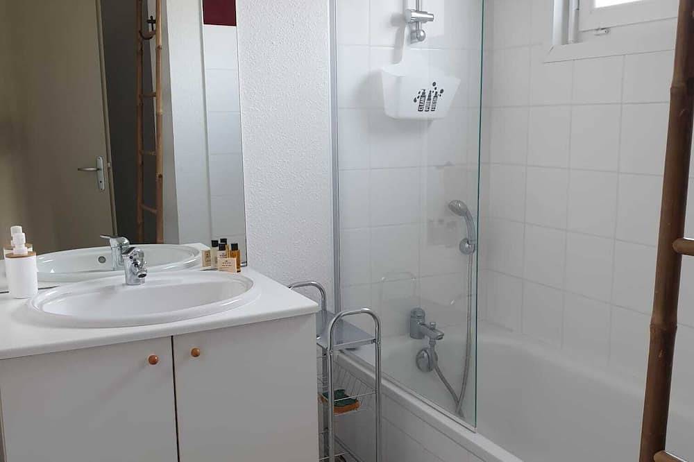 Appartement entier, Appartement 2/4 Personnes Dans Residence De Vacances « Les Terrasses Du Lac » in Aureilhan, Côte d’Argent