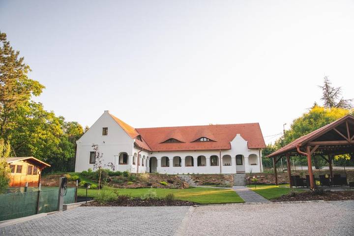 Ferienwohnung für 22 Personen, mit Garten und Terrasse in Revfülöp