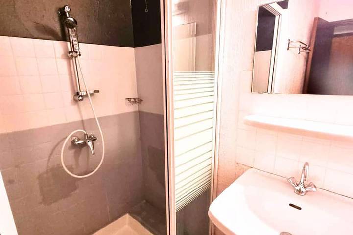 Ganze Wohnung, Gut ausgestattetes Apartment für 6 Personen im Zentrum mit Balkon, Parkplatz und Hunde erlaubt in Saint-Michel-de-Chaillol, Nationalpark Écrins
