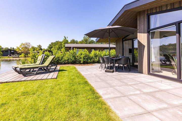 Chalet voor 4 personen, with Balkon/Terras and Whirlpool as well as Terras and Tuin in Veldhoven