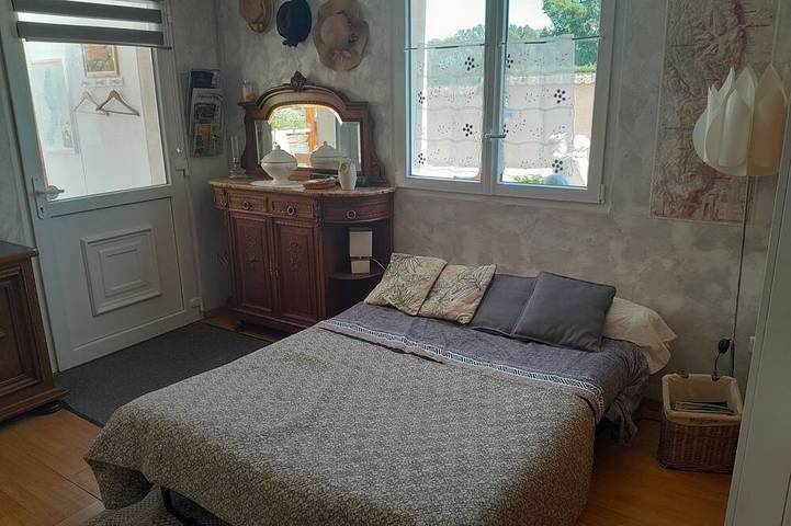 Gîte pour 3 personnes, avec Terrasse et Jardin dans Tréclun - 3