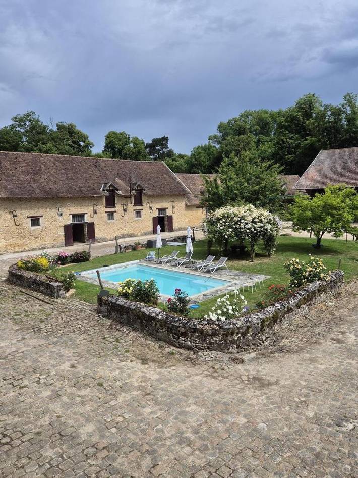 Gîte pour 8 personnes, avec terrasse ainsi que piscine et jardin, animaux acceptés dans Seine-et-Marne
