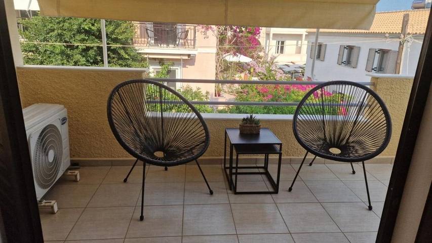 Gîte pour 4 personnes, avec Balcon ainsi que Terrasse et Vue dans Perdika - 2