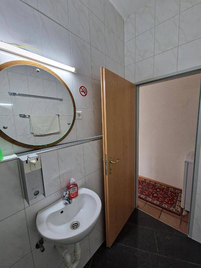 Budget Double Room in Friedrichshafen, Region Bodensee-Oberschwaben