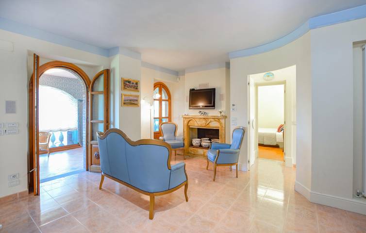 Appartamento intero, Accogliente appartamento con piscina, parcheggio e giardino a 200 m da La Posta di Arrigo in Passignano sul Trasimeno, Lago Trasimeno