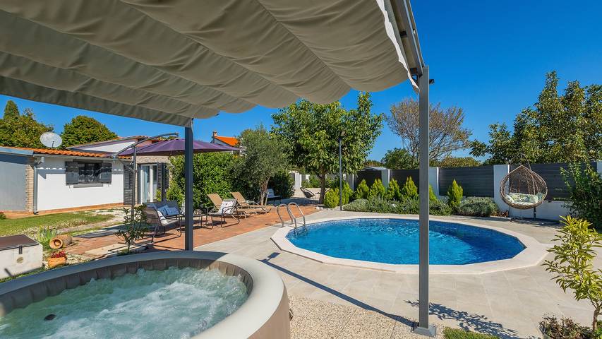 Villa für 2 Personen, mit Garten und Whirlpool sowie Terrasse - 1