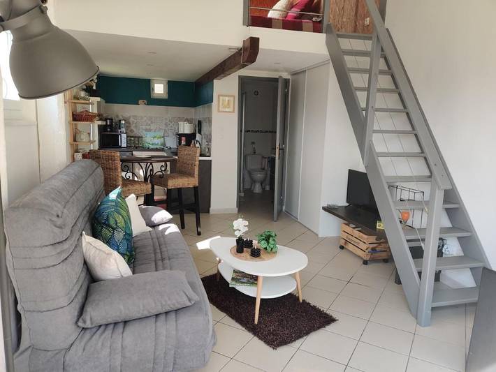 Location de vacances pour 4 personnes, avec vue et terrasse à Clonas-sur-Varèze