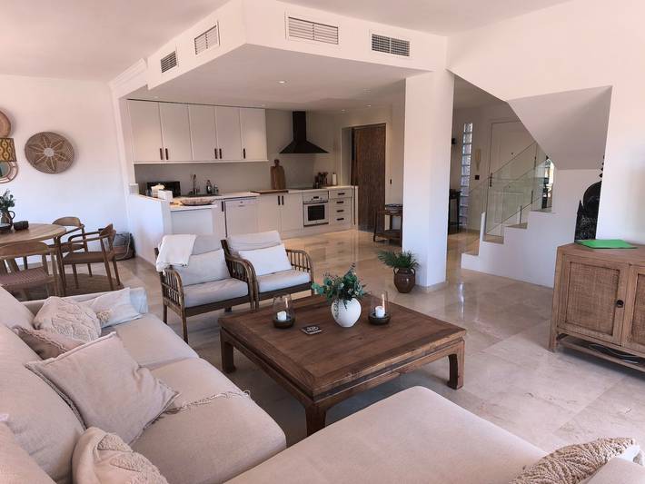 Ganze Wohnung, Apartment 'Casa Sunchill' mit Gemeinschaftspool, Wlan und Klimaanlage in Marbella Ost, Marbella
