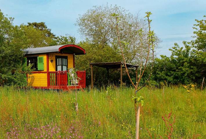 Camping pour 4 personnes, avec piscine ainsi que vue et jardin, animaux acceptés