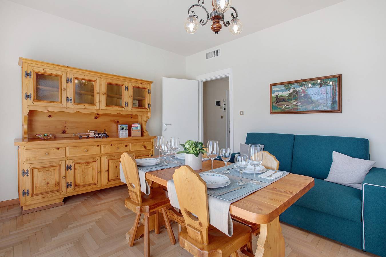 Appartement entier, Appartement 'La Meison De La Louye' avec vue montagne, Wi-Fi et climatisation in Aoste, Alpes valaisannes