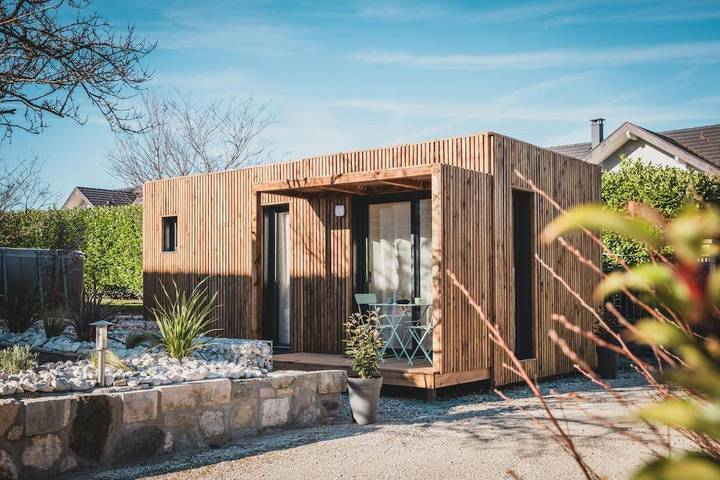 Location de vacances pour 2 personnes, avec Balcon et Terrasse ainsi que Piscine et Vue à Sales