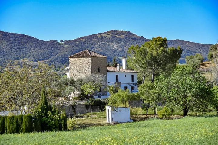 Casa de vacaciones para 12 personas, con jardín además de vistas y piscina, Se admiten mascotas en Serranía de Ronda - 3