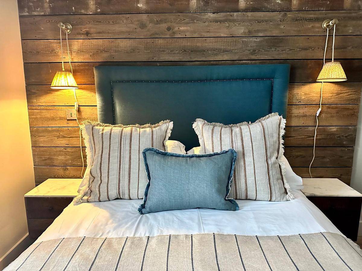 Small Double Room in Stow-on-the-Wold, Gloucestershire