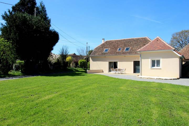 Gîte pour 6 personnes, avec Terrasse et Jardin