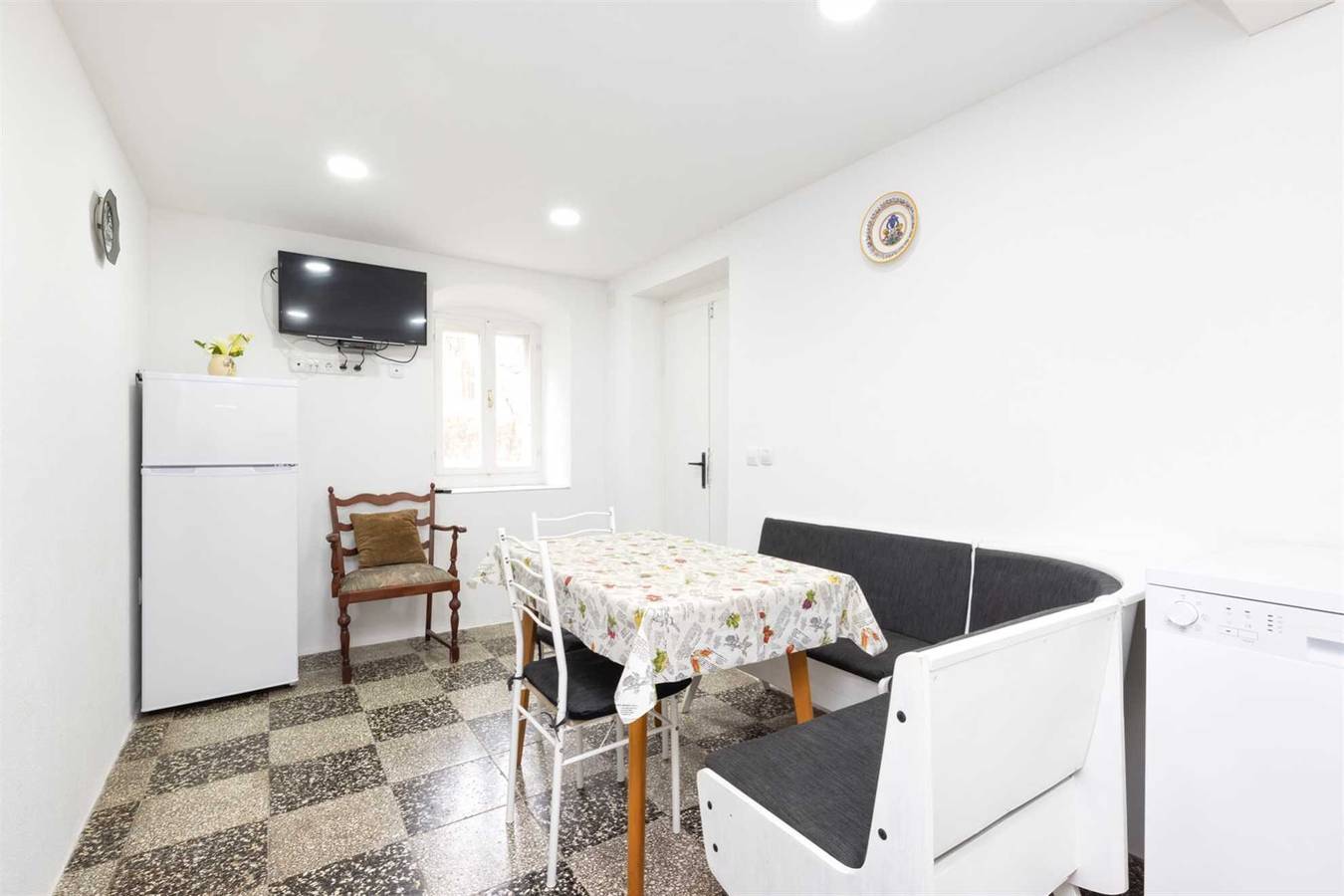 Ganze Wohnung, Charmantes Haus mit 3 Schlafzimmern, haustierfreundlich, 2 Bäder in Veli Losinj, Lošinj