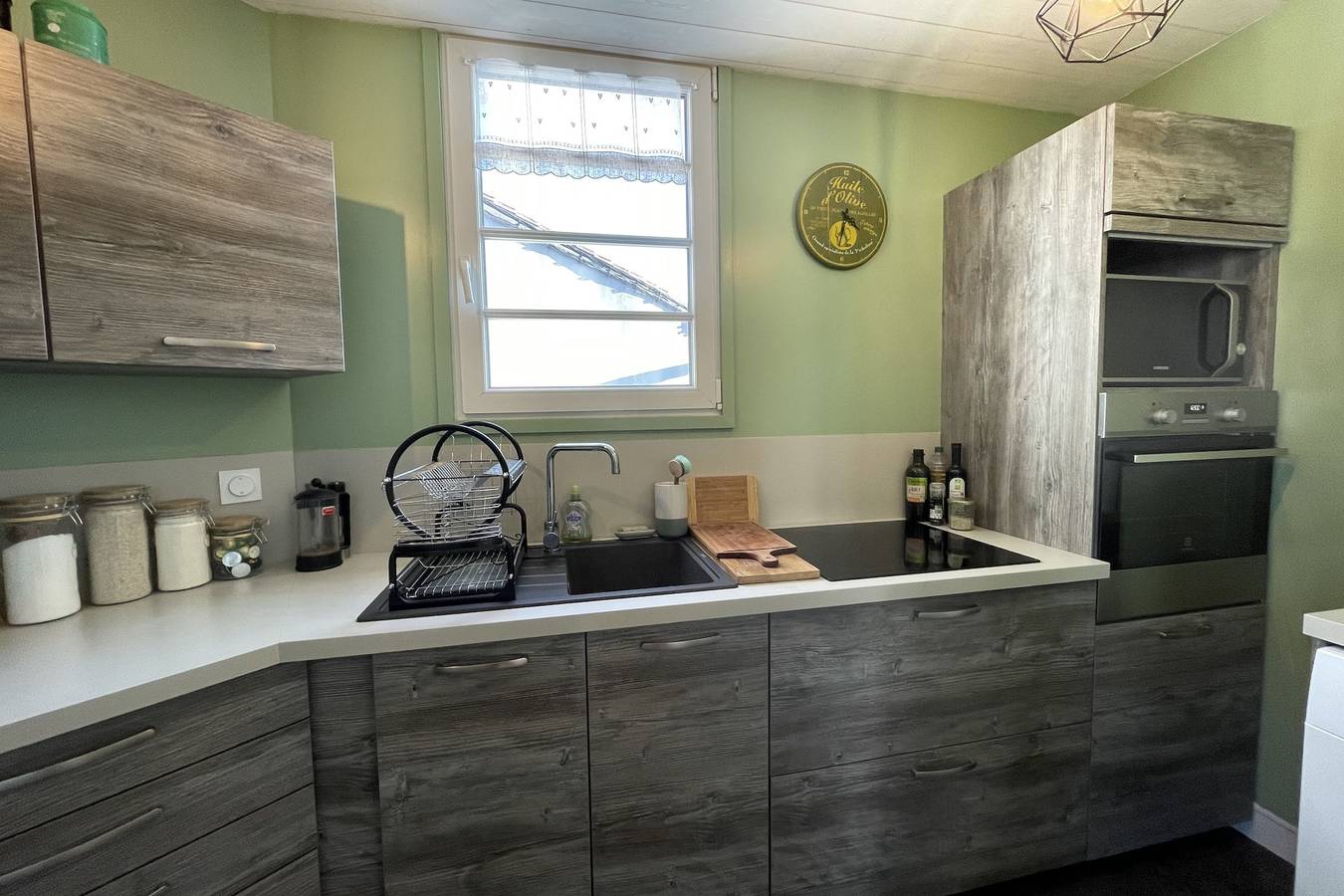 Appartement entier, Très lumineux nid avec terrasse dans le village in La Flotte, Île de Ré