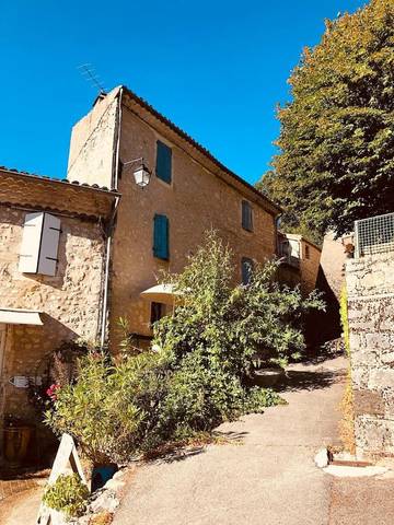 Gîte pour 10 personnes, animaux acceptés dans Office De Tourisme De La Vallee De La Roanne