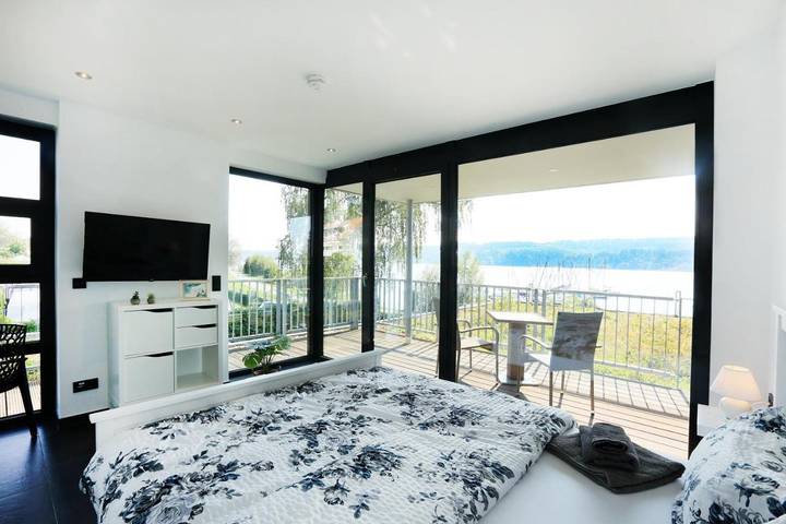 Ferienhaus für 2 Personen, mit Balkon und Terrasse sowie Seeblick und Ausblick in Möhnesee