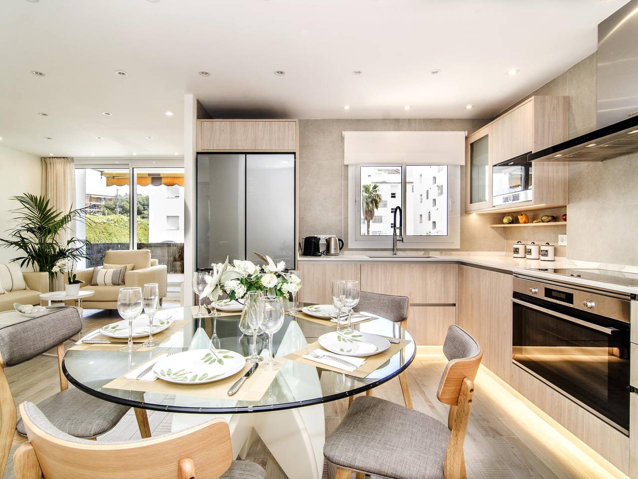 Apartamento vacacional entero, Sitges Spaces Oasis Suites-4 Hab./ 4 baños en suite/terraza/piscina-8 personas in Sitges, Garraf