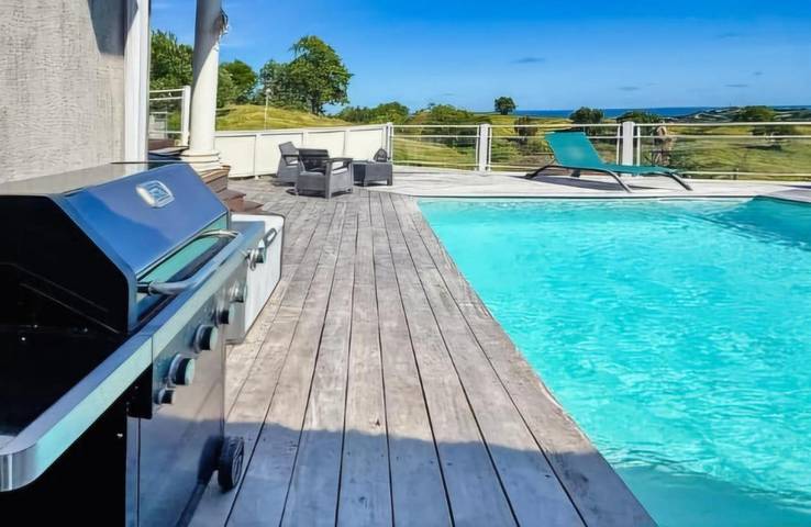 Gîte pour 3 personnes, avec vue sur le lac et piscine ainsi que terrasse et vue à Le François - 2