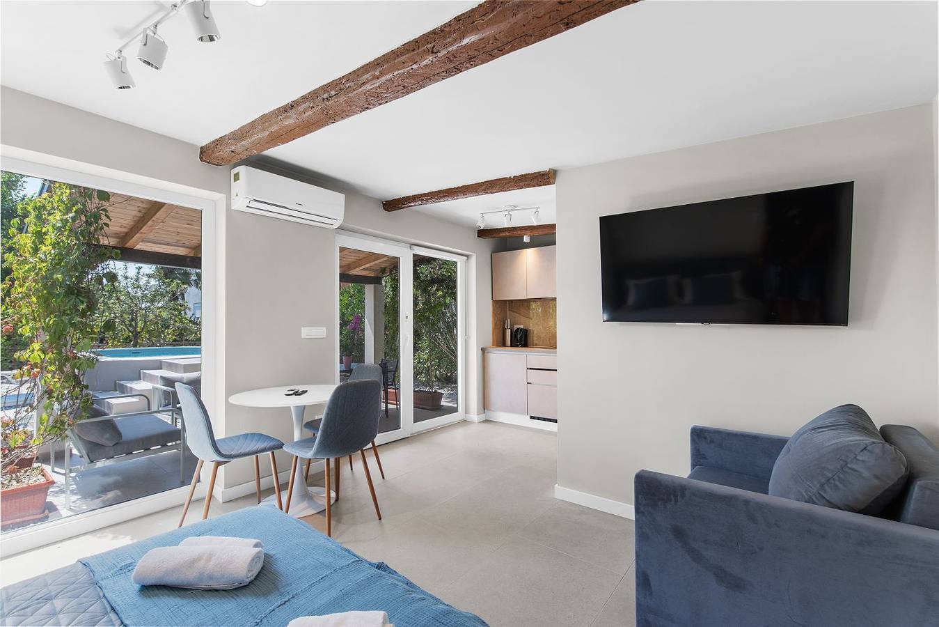 Süßes Ferienhaus mit Privatpool, Sonnenterrasse, Bbq in Strandnähe in Novigrad, Umag i okolice