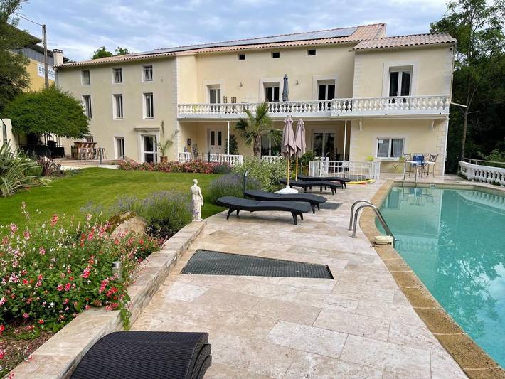 Gîte pour 2 personnes, avec Balcon et Terrasse ainsi que Jardin et Piscine à Soubès