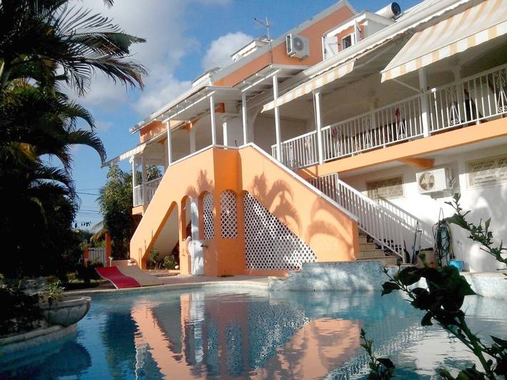 Appartement de vacances pour 2 personnes, avec jardin ainsi que piscine et vue