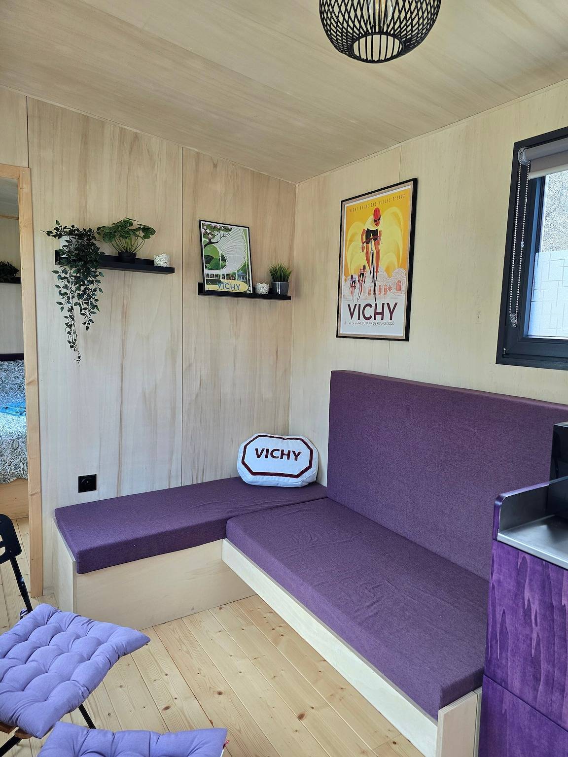 Appartamento intero, La Tiny de Miss Purple con terrazza e giardino privato in Chantelle, Allier