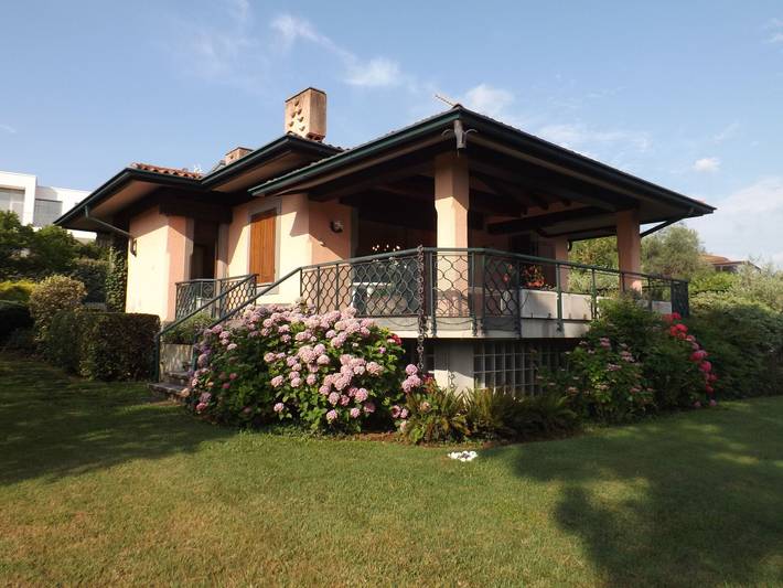Casa de vacaciones para 9 personas, con balcón además de vistas al lago y jardín - 1
