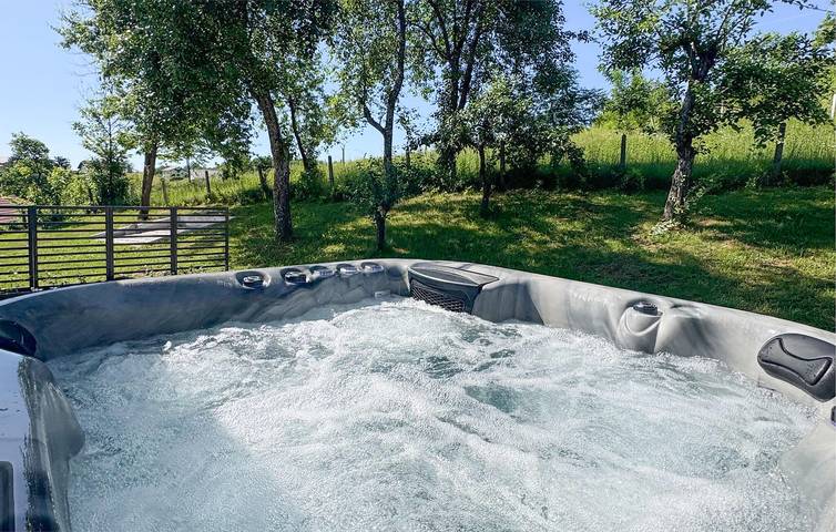 Gemütliche Ferienwohnung mit Terrasse in der Nähe des Flusses Mrežnica und des Zentrums von Duga Resa in Duga Resa, Karlovac und Umgebung