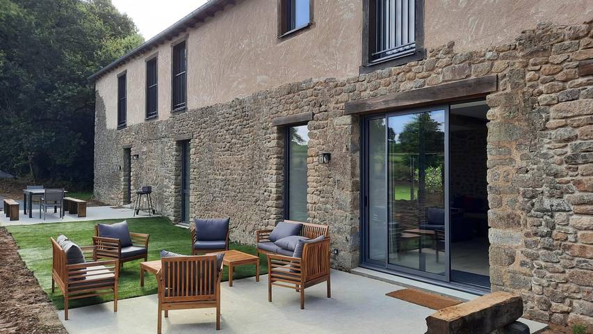 Gîte pour 12 personnes, avec vue et jardin dans Miniac-sous-Bécherel