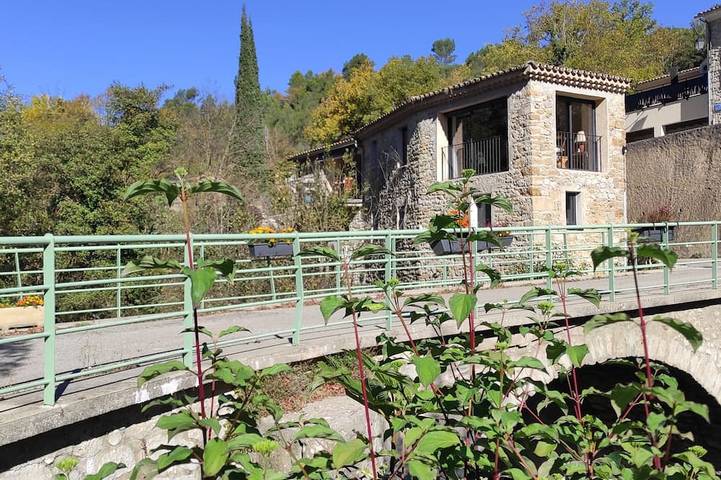 Location de vacances pour 6 personnes, avec Terrasse à Eygaliers