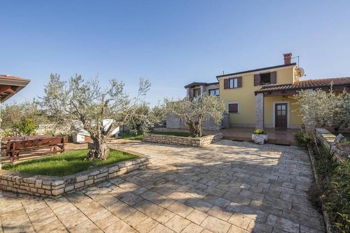 Ferienwohnung für 6 Personen, mit Balkon/Terrasse und Garten in Dajla