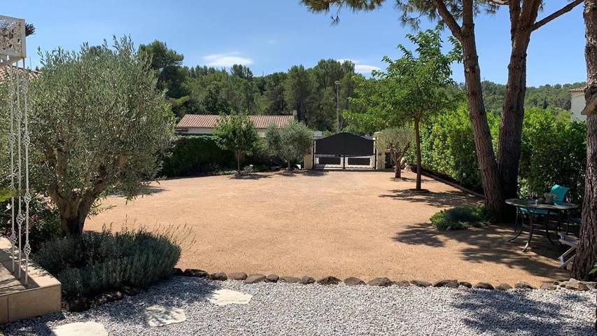 Location de vacances pour 2 personnes, avec vue ainsi que jardin et piscine à Clermont-l'Hérault - 4