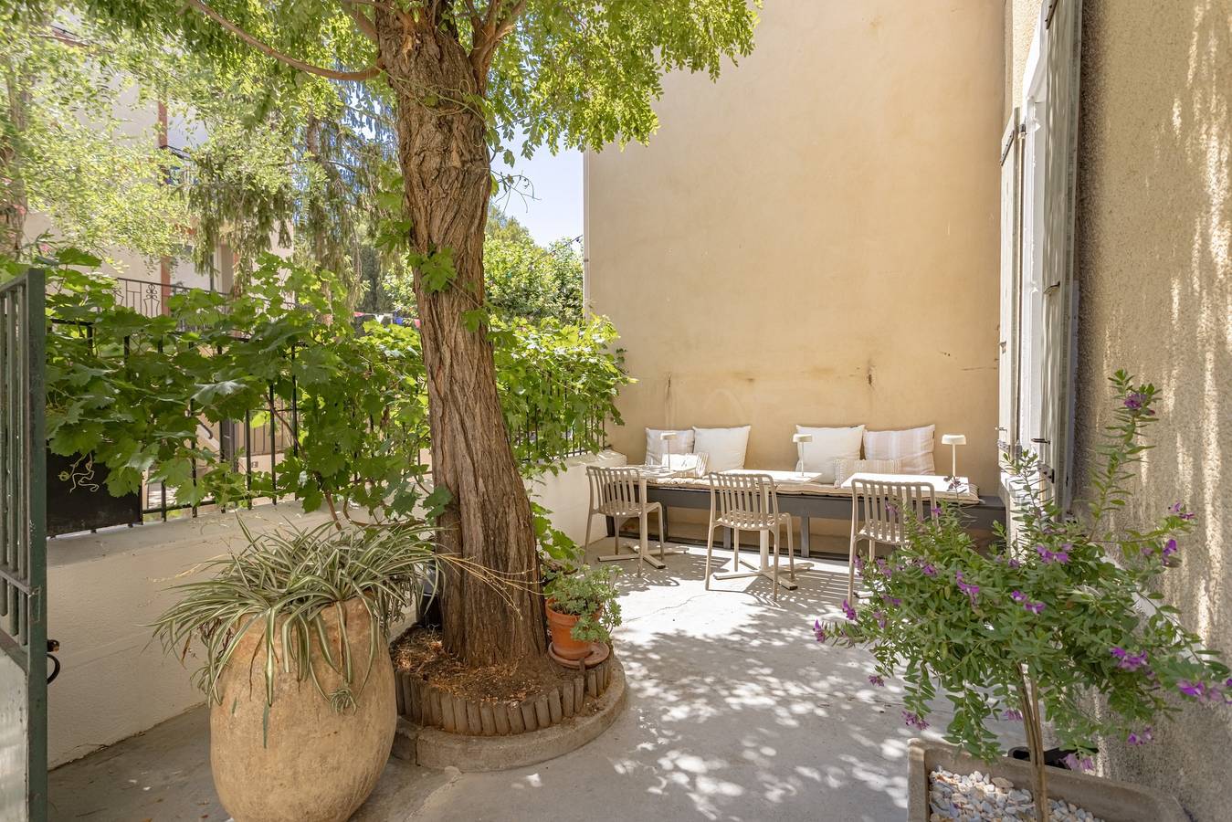 Chambre « Garrigue » avec terrasse partagée, Wi-Fi et climatisation in Treilles, Côte méditerranéenne (France)