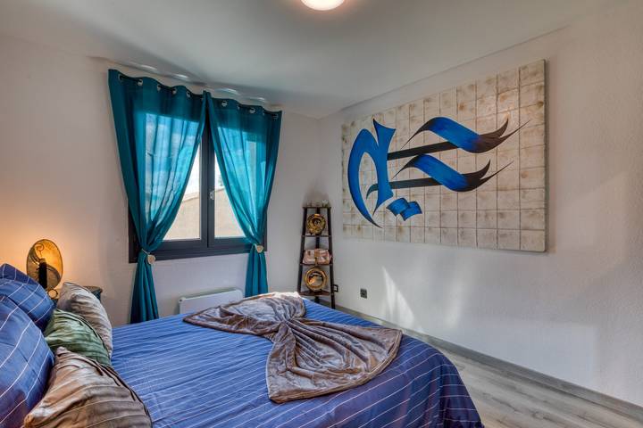 Guest Room in Béziers with Shared Pool, Wi-Fi, Air Conditioning in Béziers, Middelhavskysten (Frankrig)