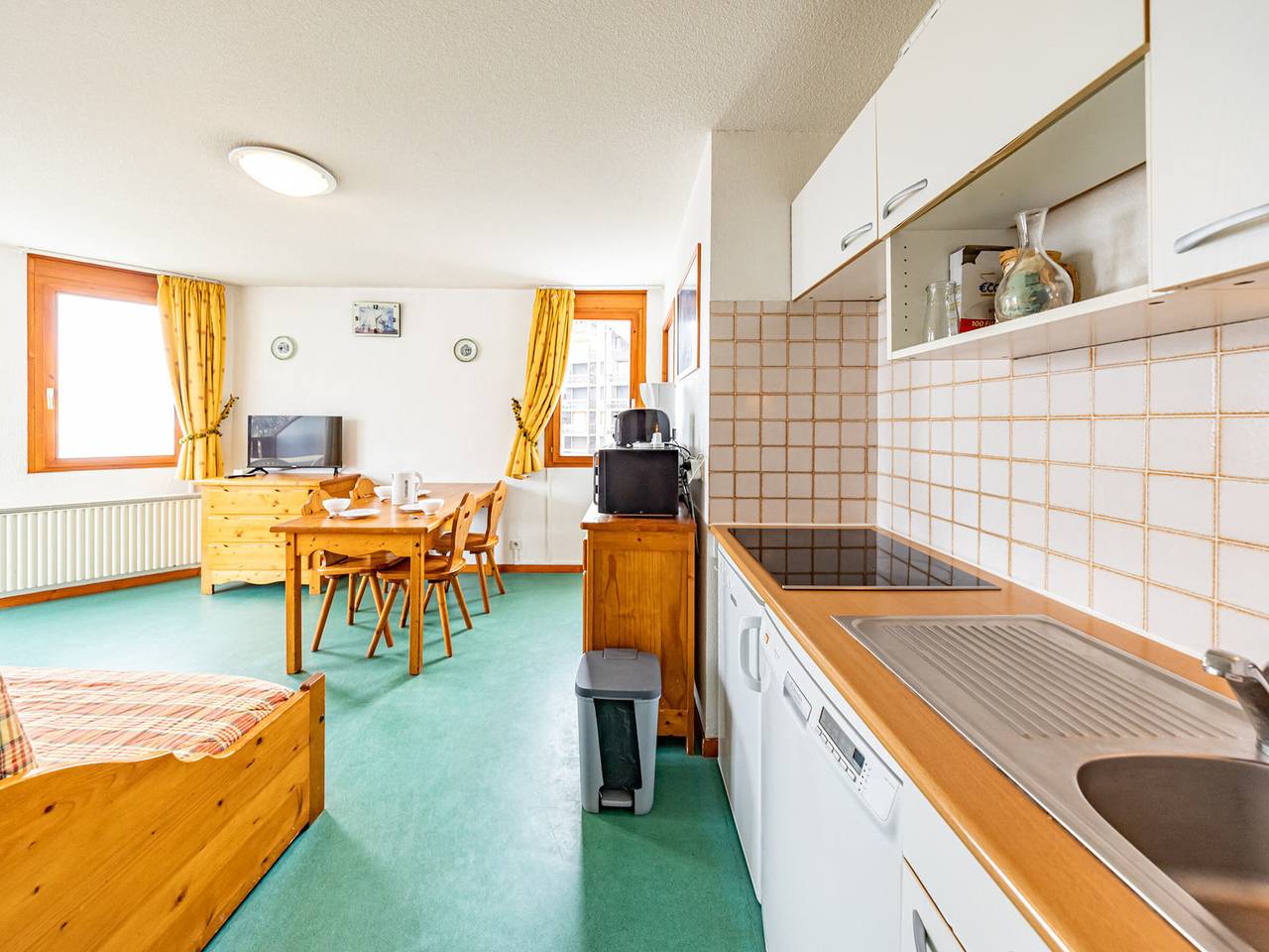 Entire apartment, Spacious 2-Br Apartment for 7 with Balcony, Near Slopes and Shops in Saint-François-Longchamp, Le Grand Domaine